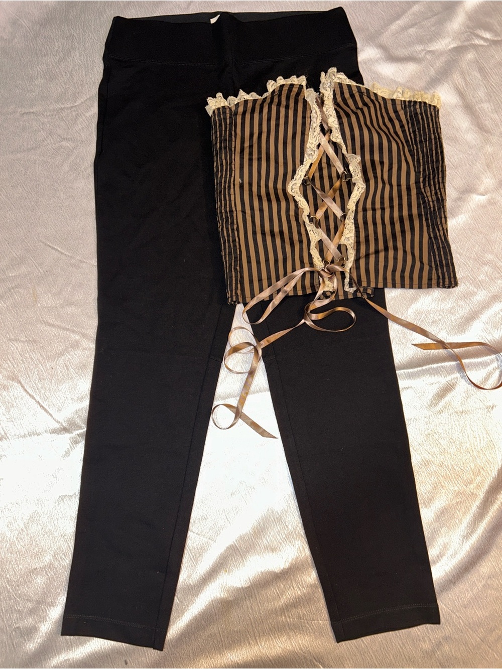Set 2 pieces stripped corset and black leggings size large